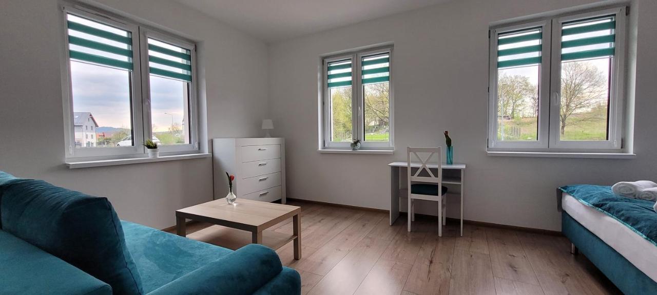 Kolorowe Cieplice - Apartamenty Z Widokiem Na Karkonosze เยเลเนียกูรา ภายนอก รูปภาพ
