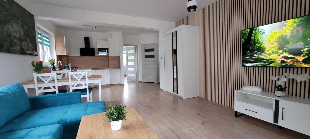 Kolorowe Cieplice - Apartamenty Z Widokiem Na Karkonosze เยเลเนียกูรา ภายนอก รูปภาพ