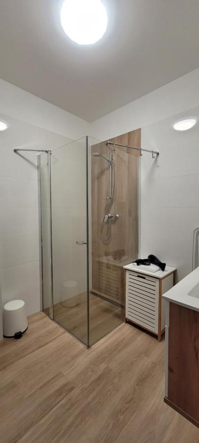 Kolorowe Cieplice - Apartamenty Z Widokiem Na Karkonosze เยเลเนียกูรา ภายนอก รูปภาพ