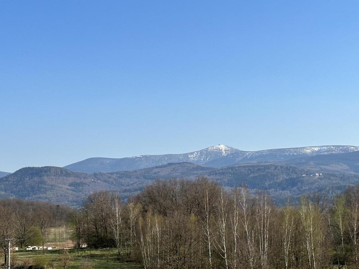 Kolorowe Cieplice - Apartamenty Z Widokiem Na Karkonosze เยเลเนียกูรา ภายนอก รูปภาพ