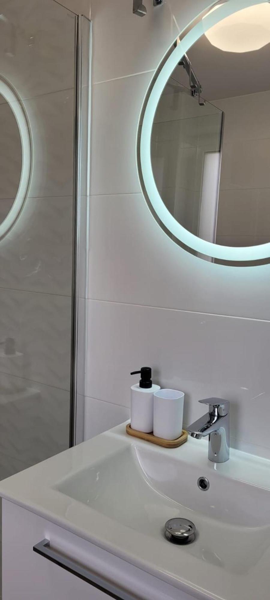 Kolorowe Cieplice - Apartamenty Z Widokiem Na Karkonosze เยเลเนียกูรา ภายนอก รูปภาพ